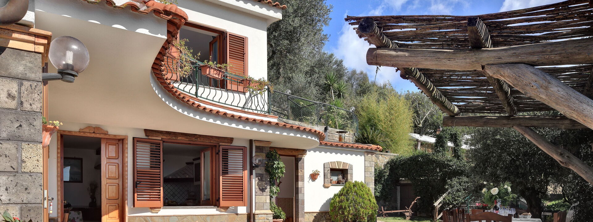 La Villa Dell'olio: la-villa-dell-olio-massa-lubrense-villa-esterno