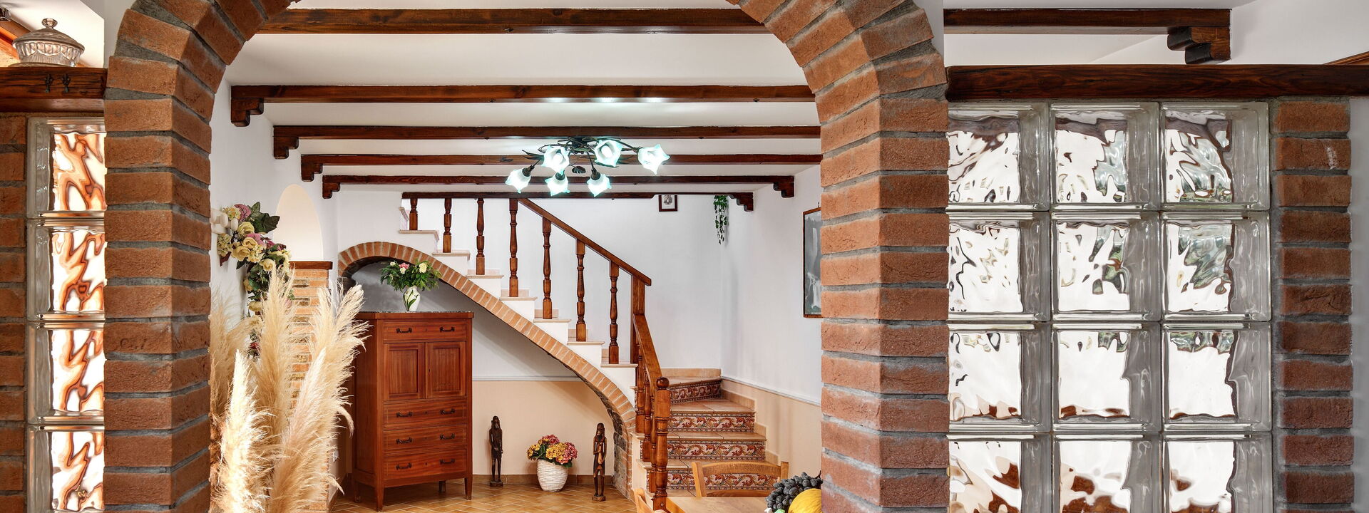 La Villa Dell'olio: la-villa-dell-olio-massa-lubrense-villa-sala-da-pranzo