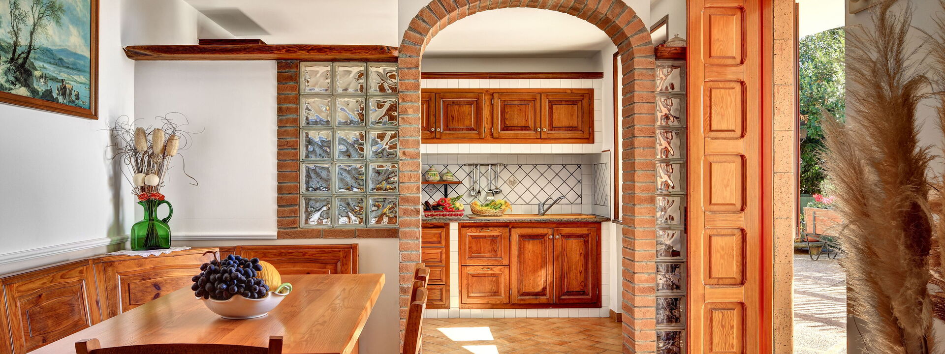 La Villa Dell'olio: la-villa-dell-olio-massa-lubrense-villa-sala-da-pranzo