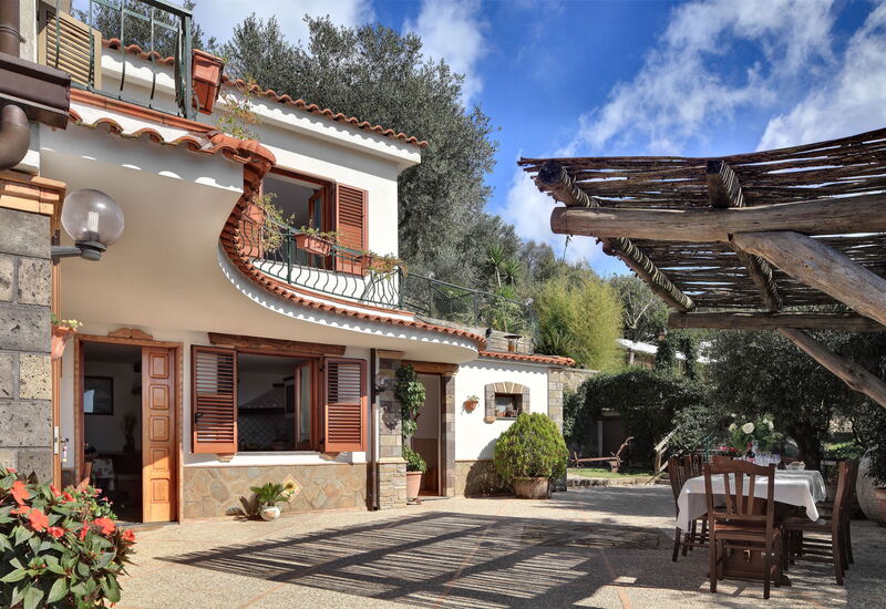 La Villa Dell'olio: la-villa-dell-olio-massa-lubrense-villa-external