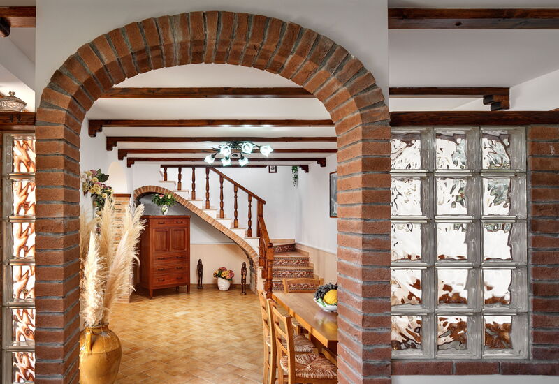 La Villa Dell'olio: la-villa-dell-olio-massa-lubrense-villa-dining-room