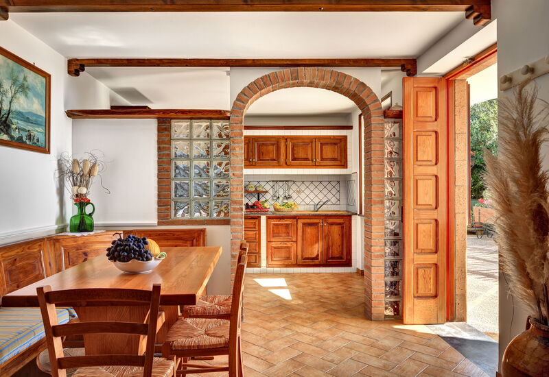 La Villa Dell'olio: la-villa-dell-olio-massa-lubrense-villa-dining-room