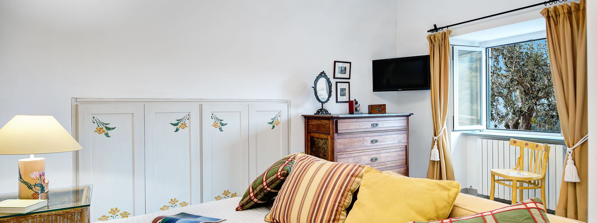 Country Lemonvilla: country-lemonvilla-massa-lubrense-villa-bedroom