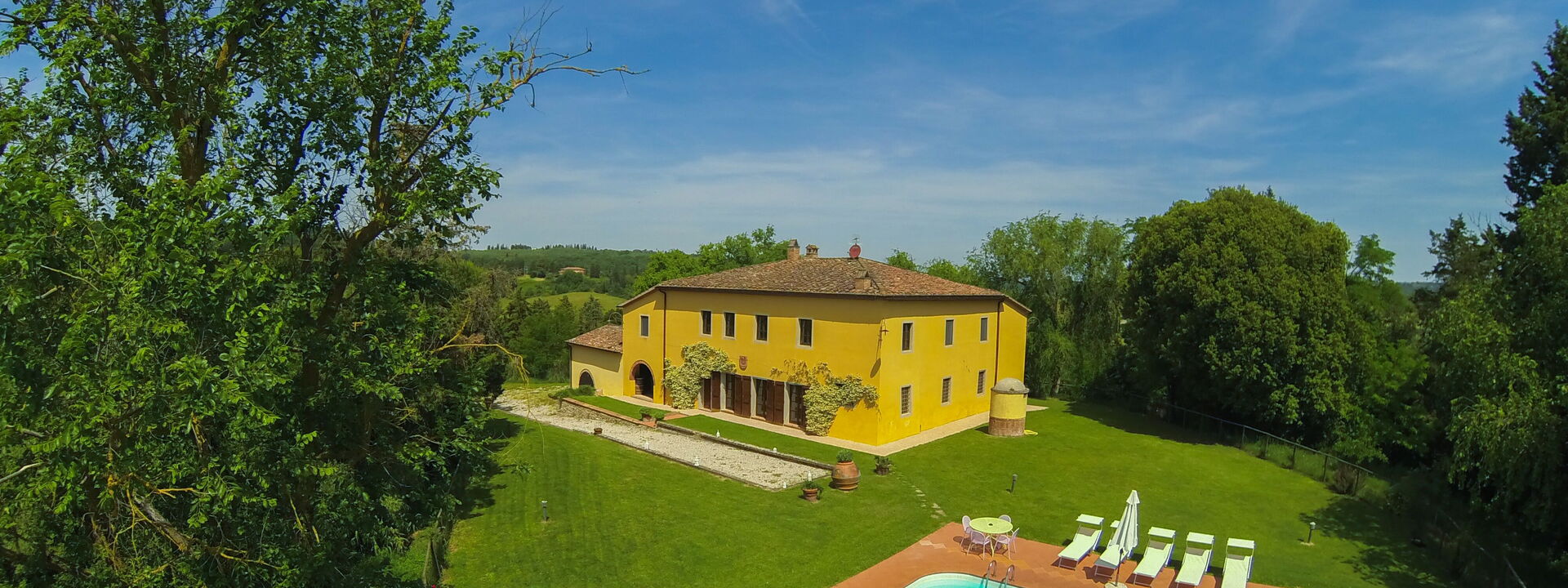 Villa Montelopio: Außen, Schwimmbad