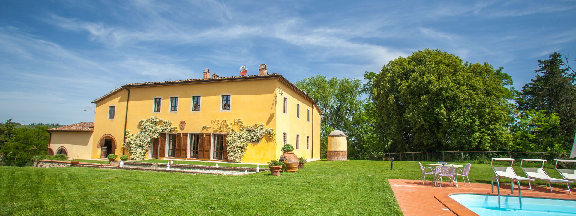 Villa Montelopio: Außen, Schwimmbad