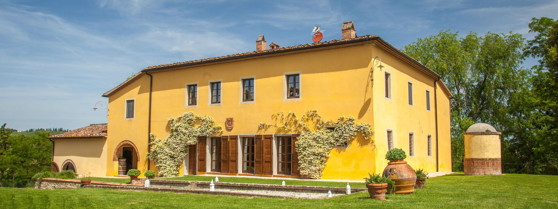 Villa Montelopio: Außen