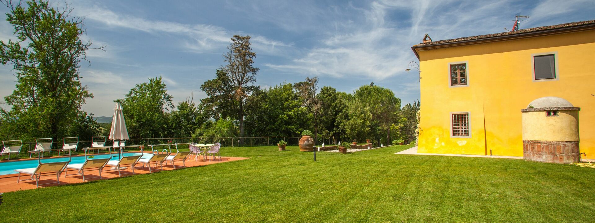 Villa Montelopio: Außen, Schwimmbad