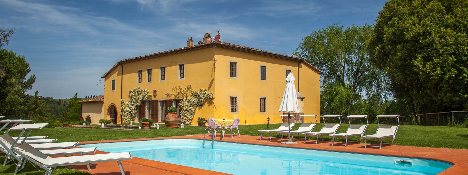 Villa Montelopio: Außen, Schwimmbad