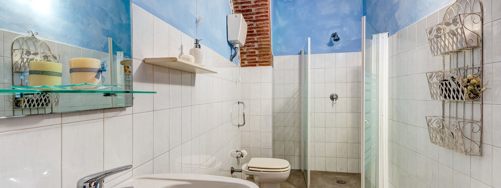 Relais Sogno Dei Fiori: relais-sogno-dei-fiori-fratticiola-cortona-villa-bathroom