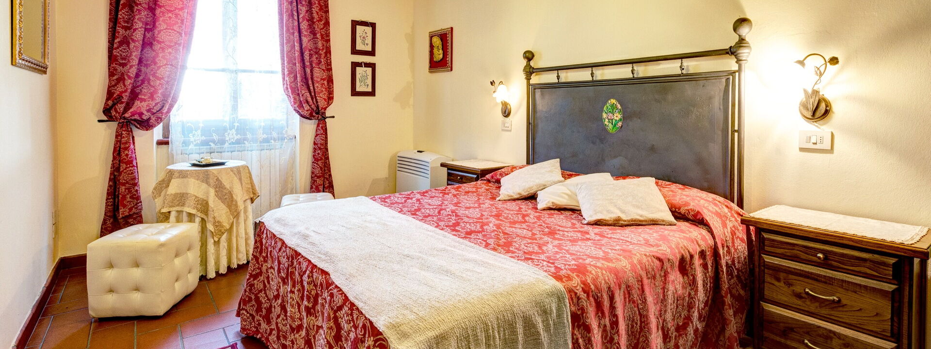Relais Sogno Dei Fiori: relais-sogno-dei-fiori-fratticiola-cortona-villa-bedroom