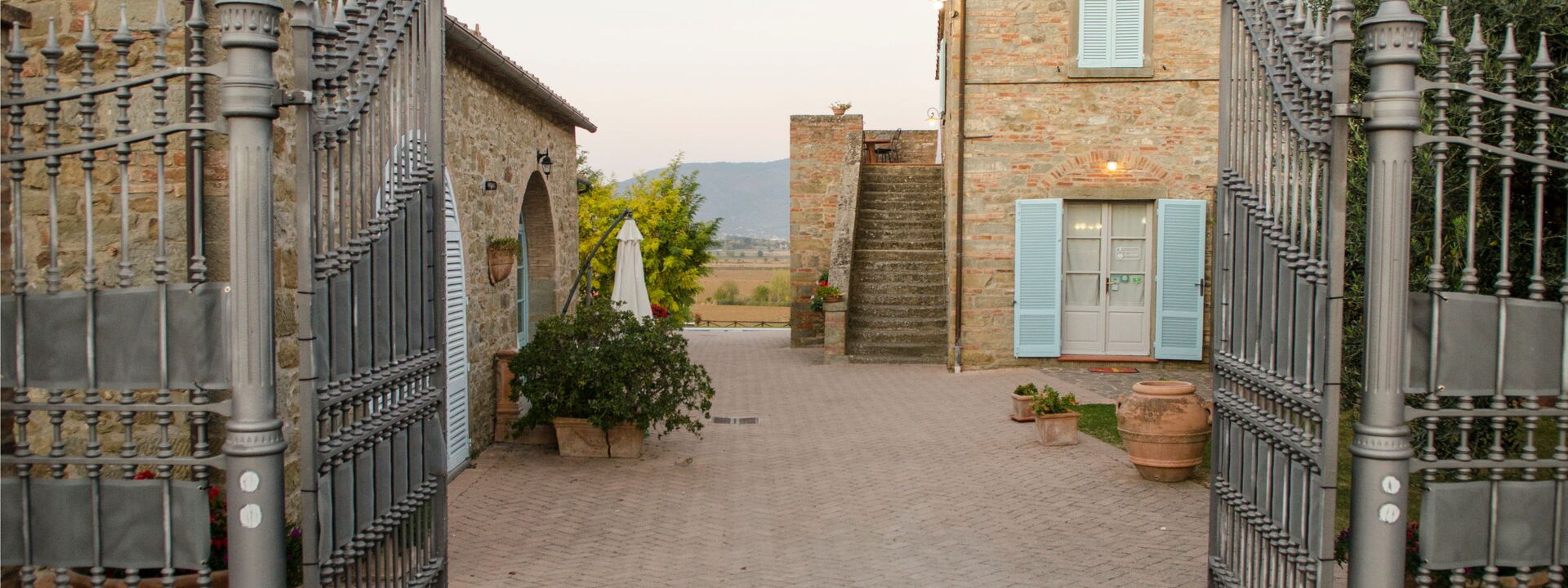 Relais Sogno Dei Fiori: relais-sogno-dei-fiori-fratticiola-cortona-villa-main-entrance