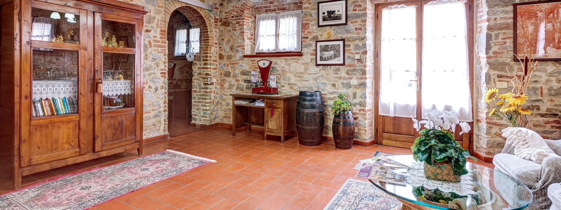 Relais Sogno Dei Fiori: relais-sogno-dei-fiori-fratticiola-cortona-villa-living-room