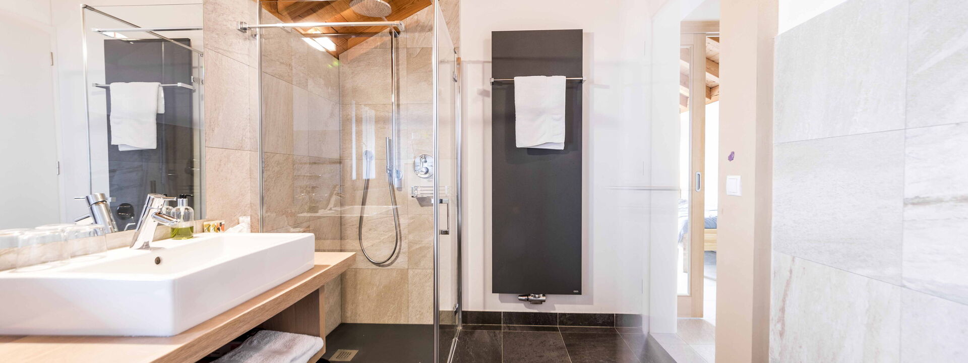 Dimora Delle Ninfee Del Garda: dimora-delle-ninfee-del-garda-castelletto-villa-bathroom