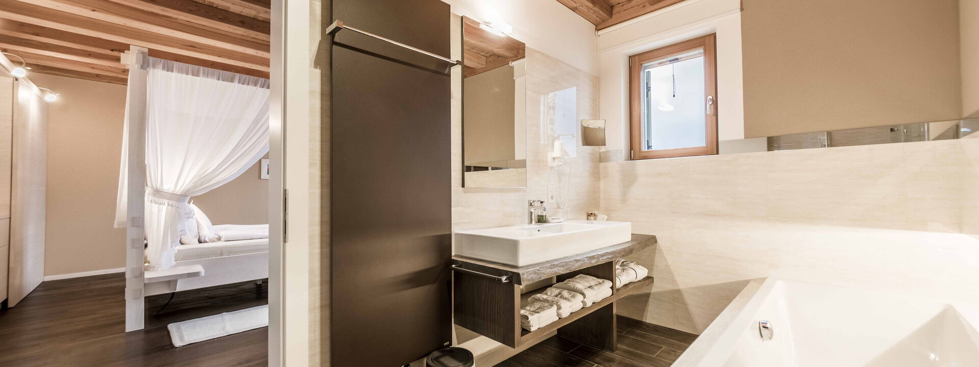 Dimora Delle Ninfee Del Garda: dimora-delle-ninfee-del-garda-castelletto-villa-bathroom