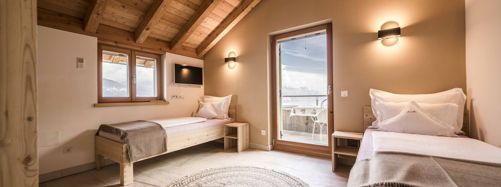 Dimora Delle Ninfee Del Garda: dimora-delle-ninfee-del-garda-castelletto-villa-bedroom