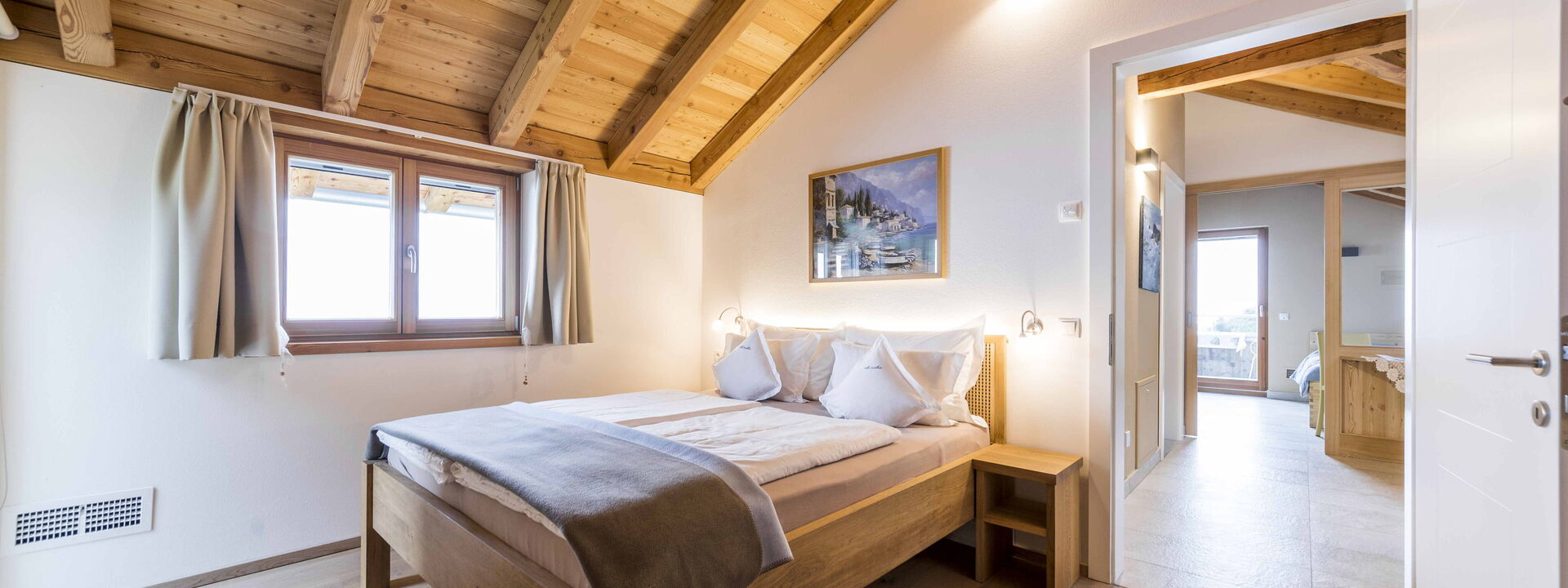 Dimora Delle Ninfee Del Garda: dimora-delle-ninfee-del-garda-castelletto-villa-bedroom