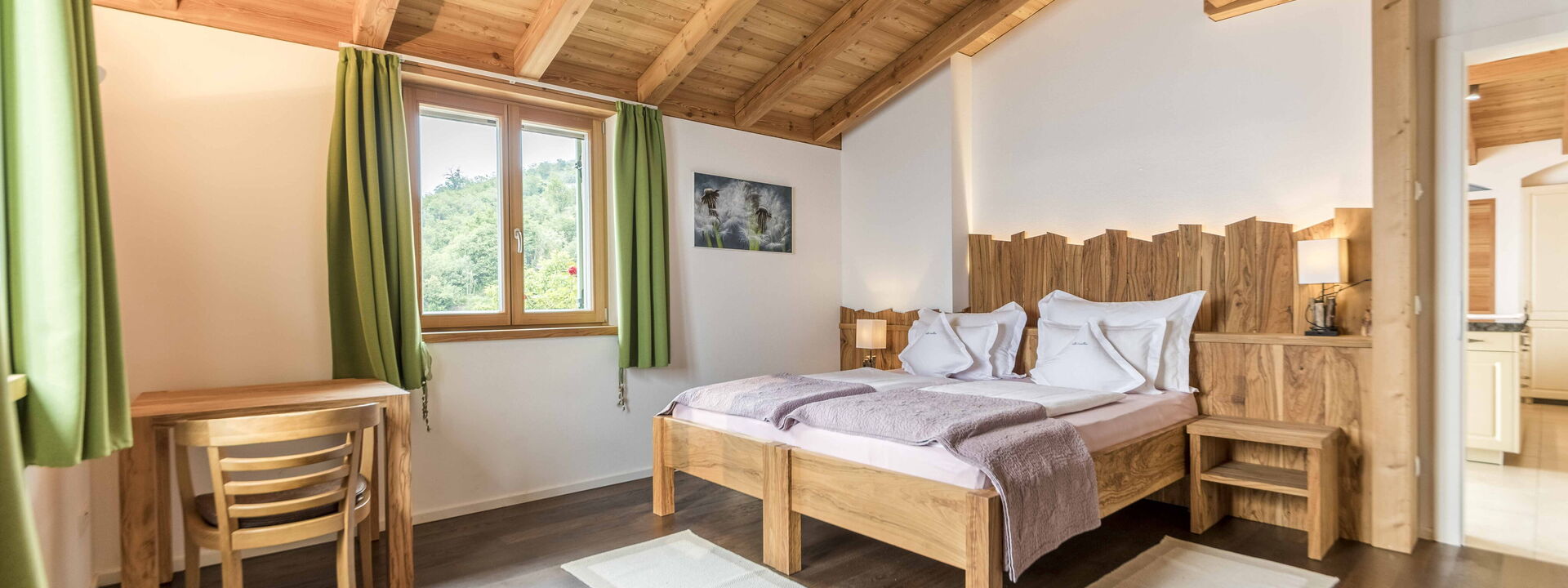 Dimora Delle Ninfee Del Garda: dimora-delle-ninfee-del-garda-castelletto-villa-bedroom