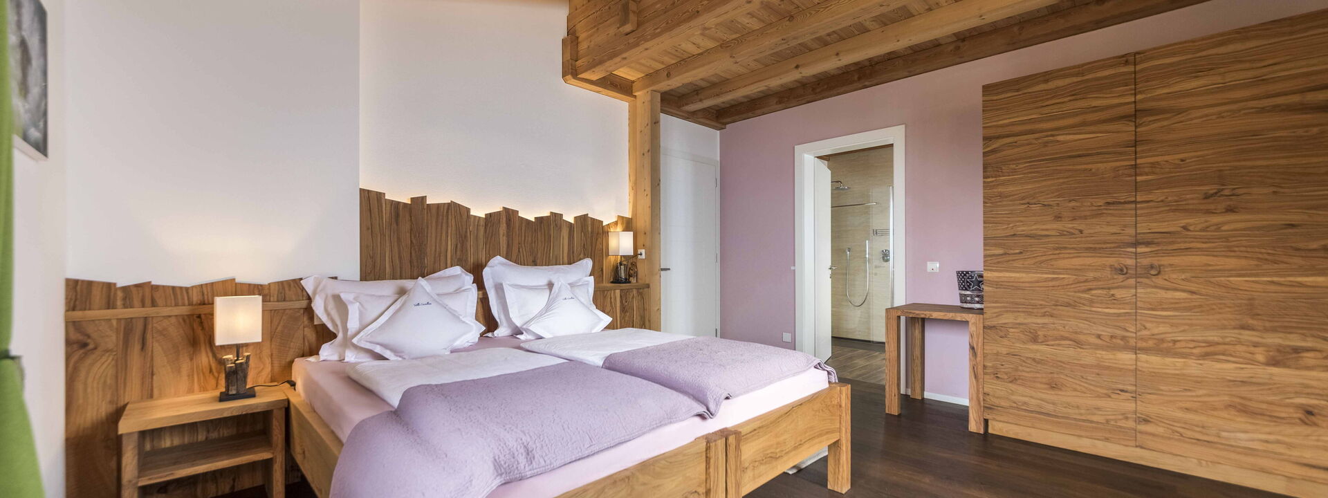 Dimora Delle Ninfee Del Garda: dimora-delle-ninfee-del-garda-castelletto-villa-bedroom