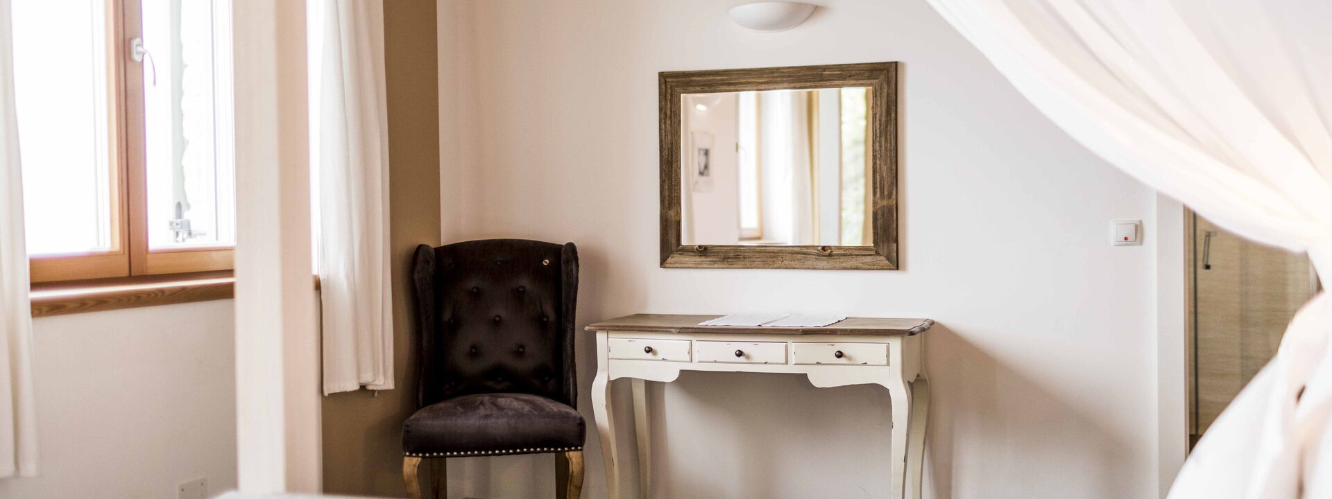 Dimora Delle Ninfee Del Garda: dimora-delle-ninfee-del-garda-castelletto-villa-bedroom