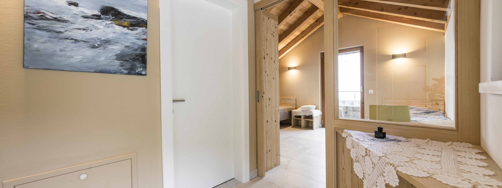 Dimora Delle Ninfee Del Garda: dimora-delle-ninfee-del-garda-castelletto-villa-hallway