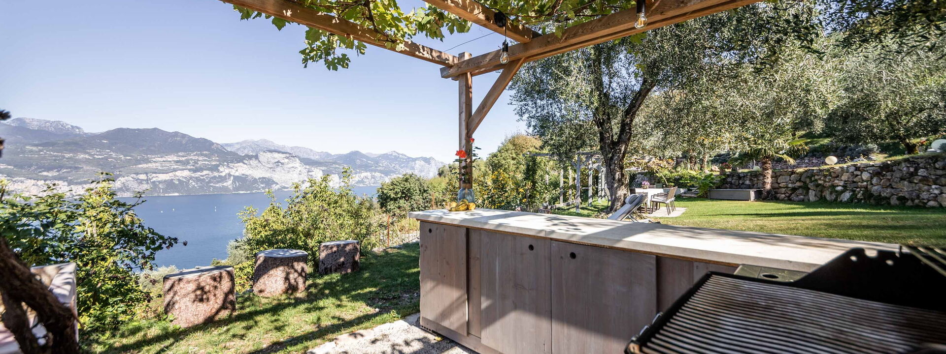 Dimora Delle Ninfee Del Garda: dimora-delle-ninfee-del-garda-castelletto-villa-patio