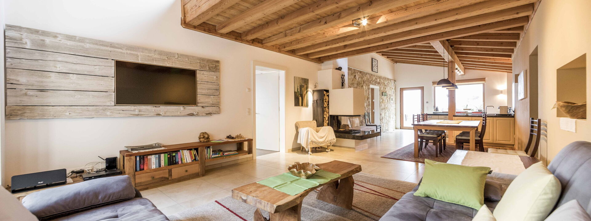 Dimora Delle Ninfee Del Garda: dimora-delle-ninfee-del-garda-castelletto-villa-living-room