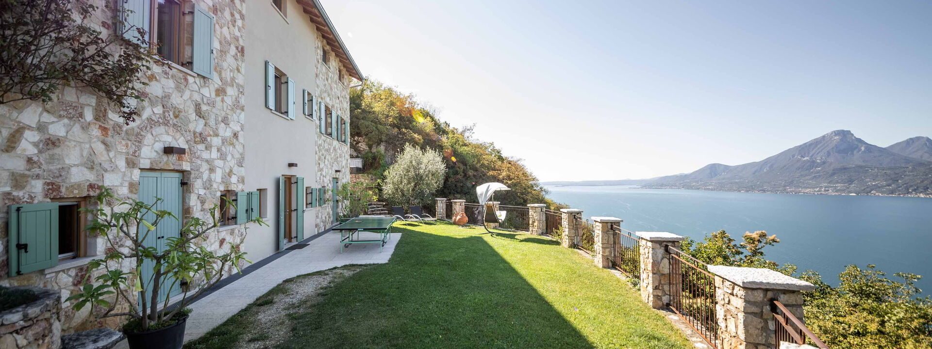 Dimora Delle Ninfee Del Garda: dimora-delle-ninfee-del-garda-castelletto-villa-view