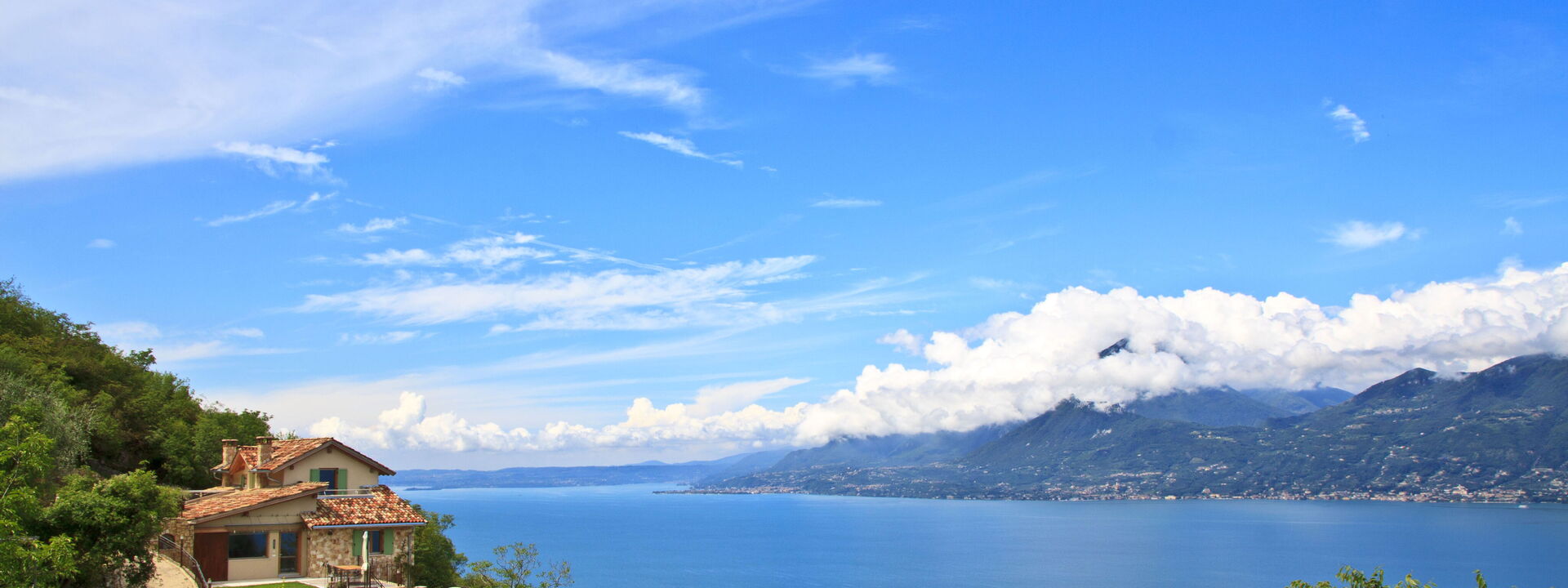 Dimora Delle Ninfee Del Garda: dimora-delle-ninfee-del-garda-castelletto-villa-view