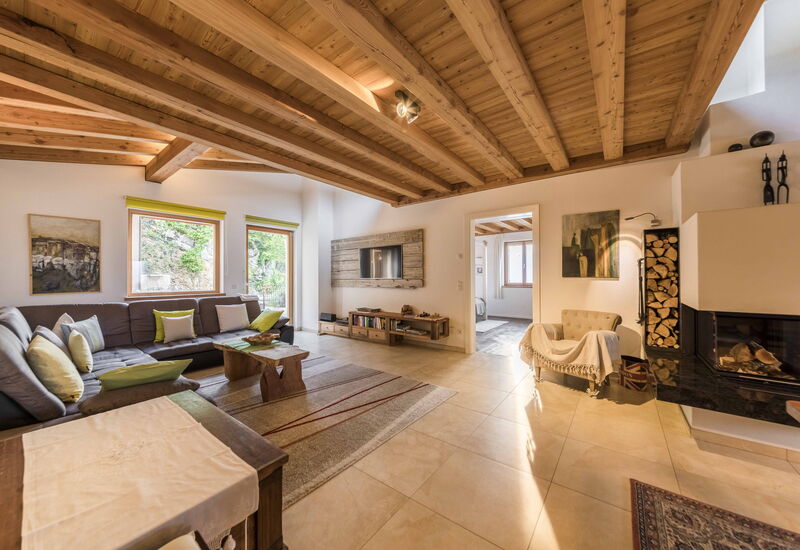 Dimora Delle Ninfee Del Garda: dimora-delle-ninfee-del-garda-castelletto-villa-living-room