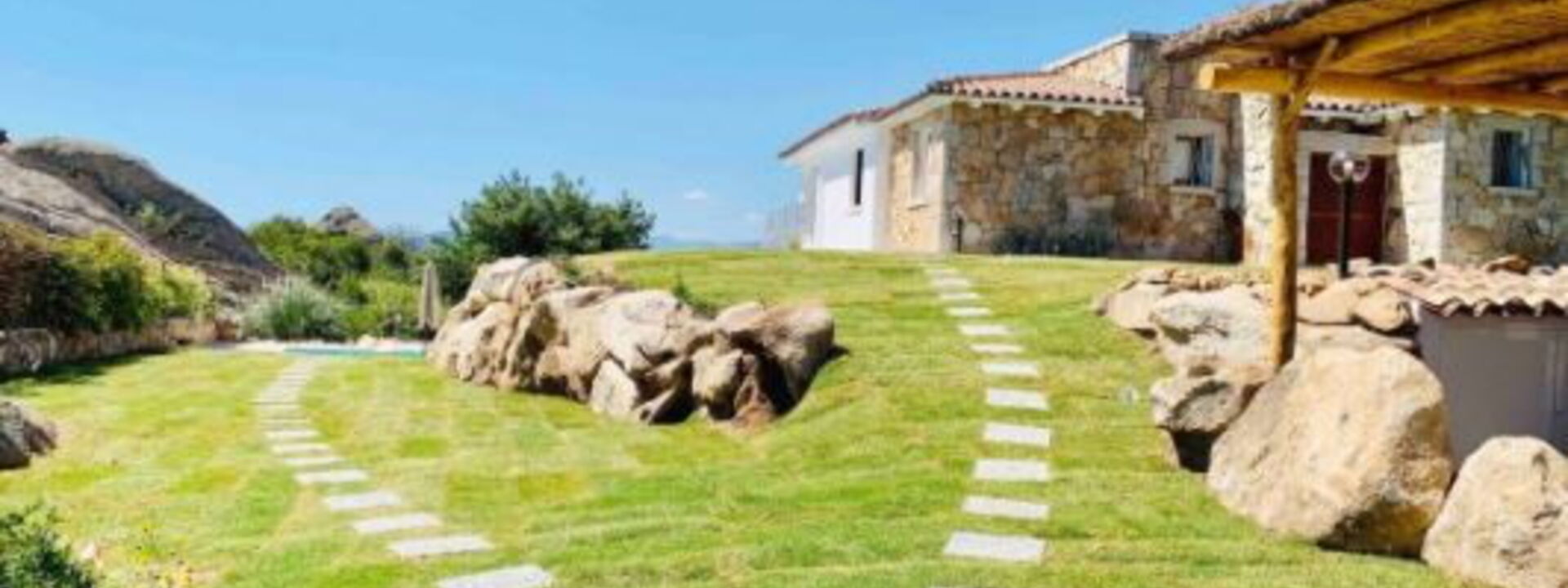Grand Relais Degli Dei: Garden, Main Entrance