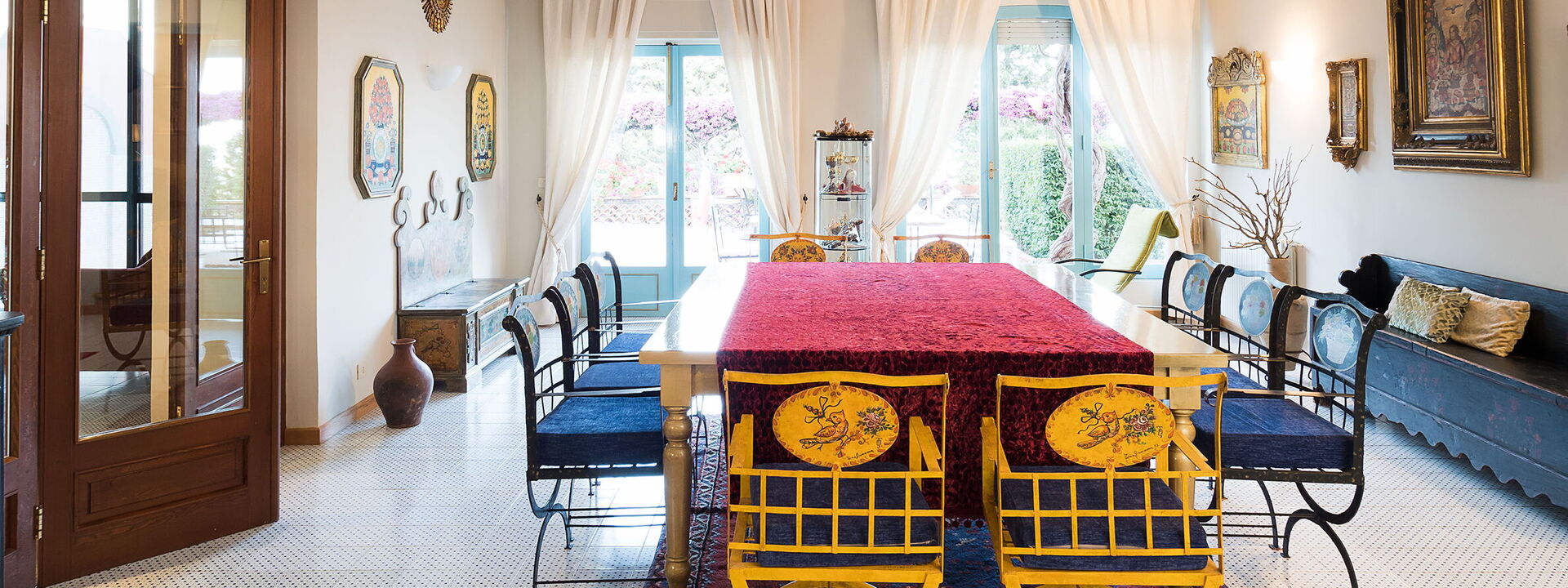 Villa Dioniso: villa-dioniso-taormina-dining-room