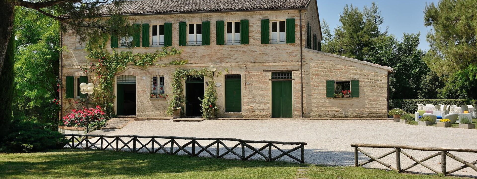 Antico Casolare: antico-casolare-colli-al-metauro-pesaro-urbino-exterior-building