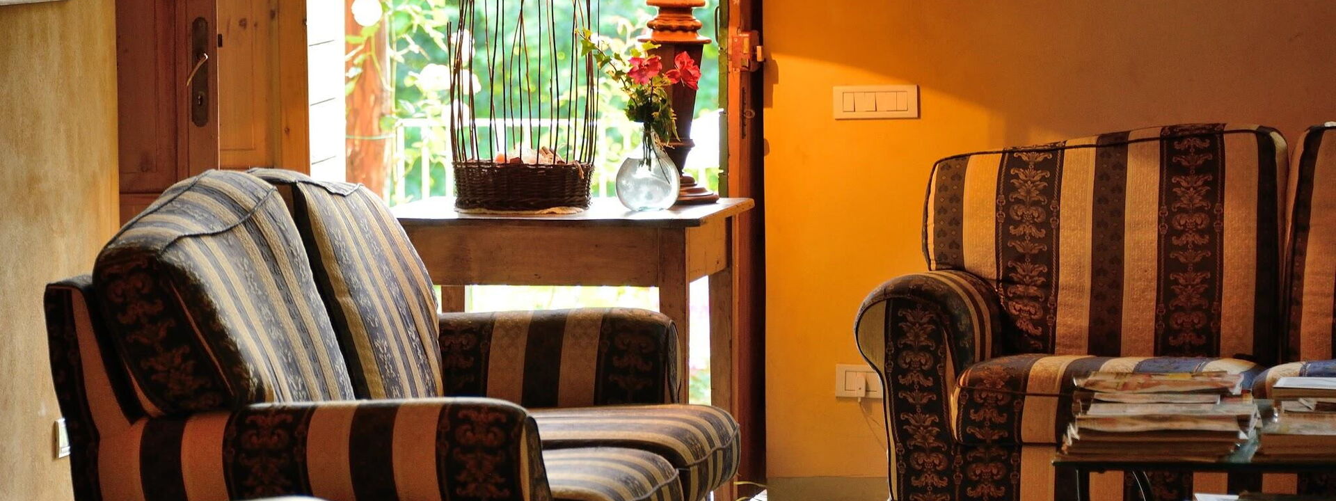 Antico Casolare: antico-casolare-colli-al-metauro-pesaro-urbino-living-room-detail