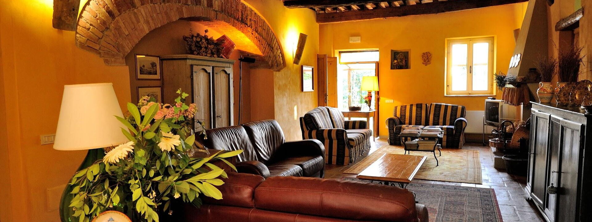 Antico Casolare: antico-casolare-colli-al-metauro-pesaro-urbino-living-room