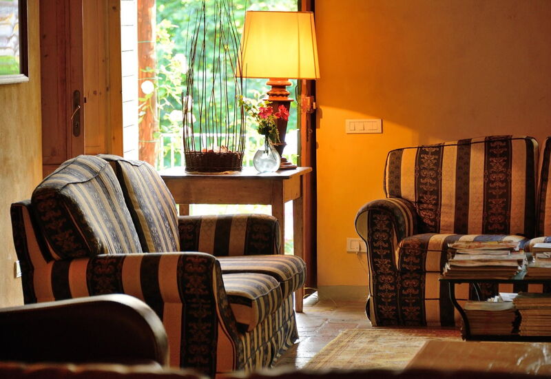 Antico Casolare: antico-casolare-colli-al-metauro-pesaro-urbino-dettaglio-soggiorno