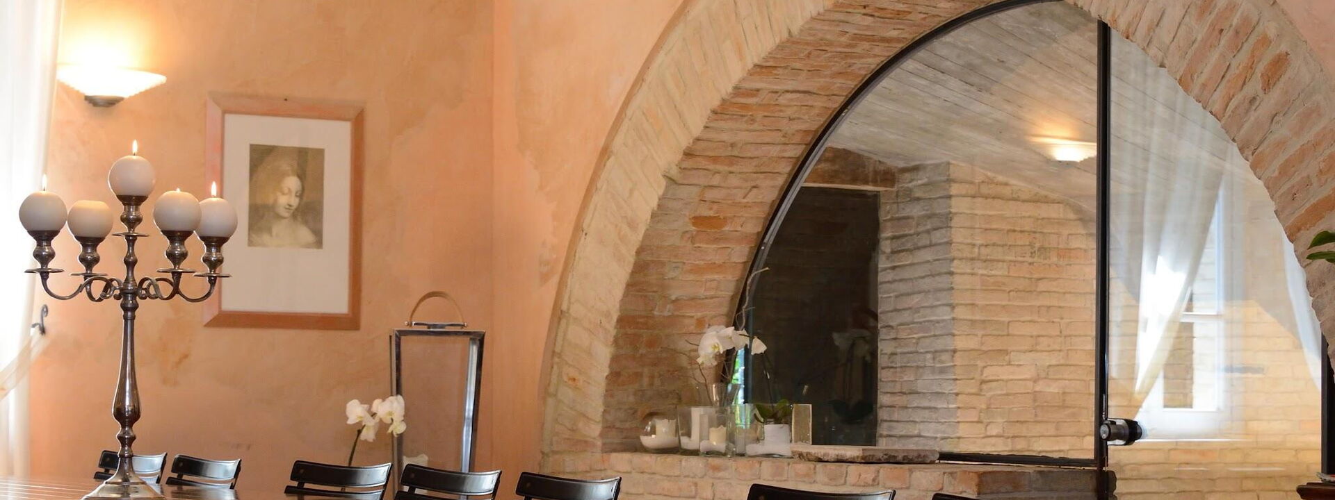 Villa Tombolina: villa-tombolina-colli-al-metauro-pesaro-urbino-living-room-lunchroom-detail