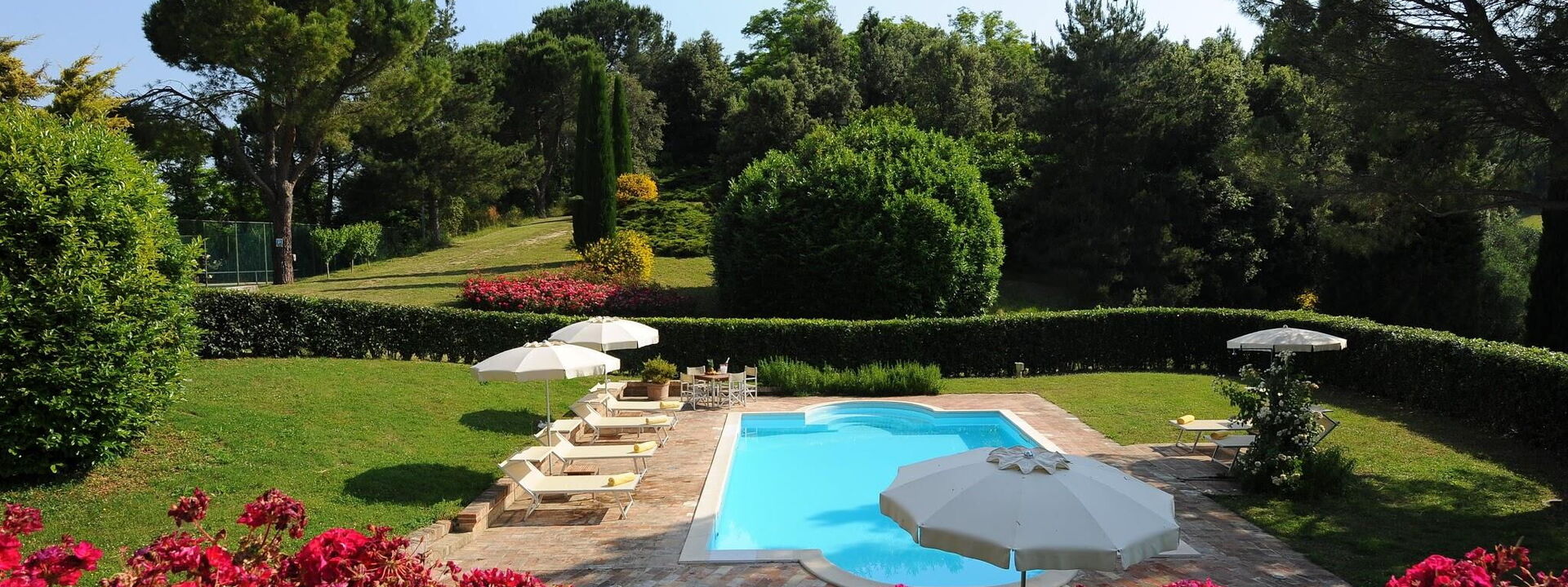 Villa Tombolina: villa-tombolina-colli-al-metauro-pesaro-urbino-pool-garden