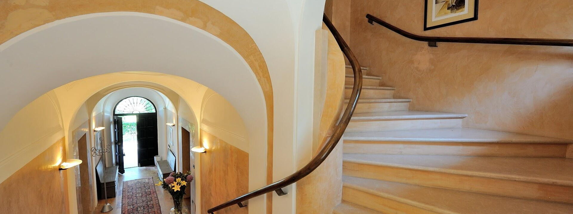 Villa Tombolina: villa-tombolina-colli-al-metauro-pesaro-urbino-interior-stairs