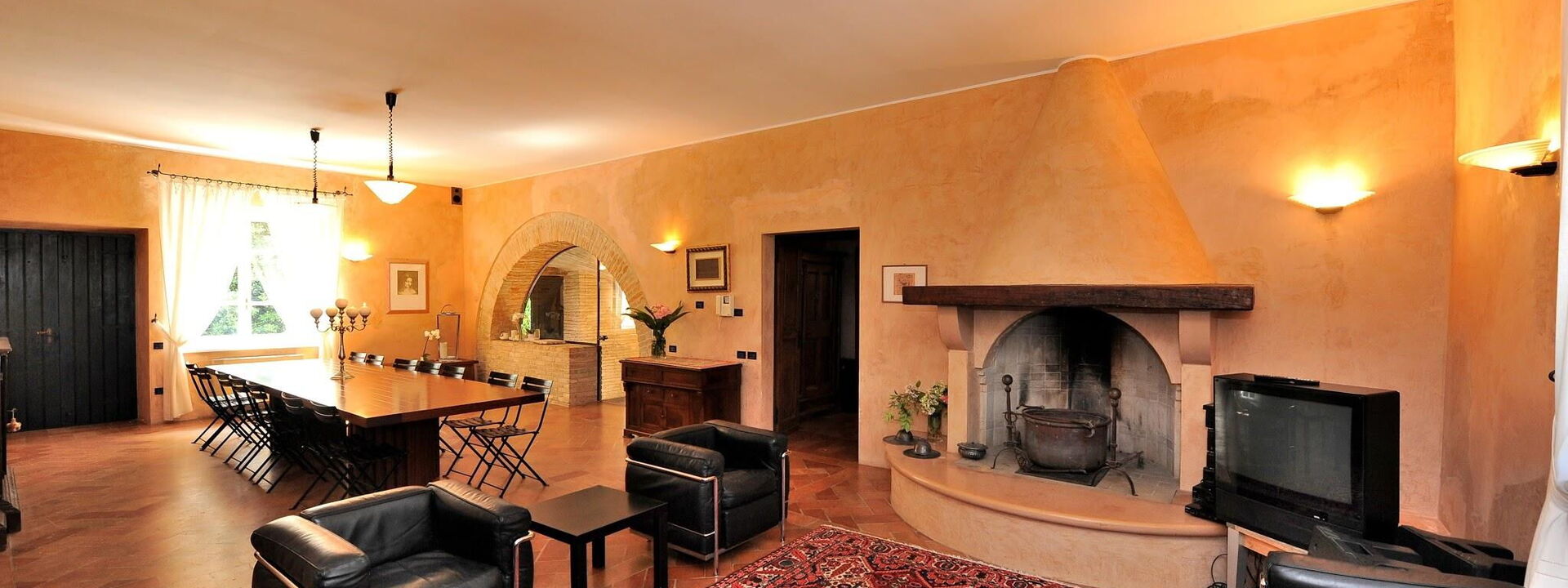 Villa Tombolina: villa-tombolina-colli-al-metauro-pesaro-urbino-living-room-lunchroom