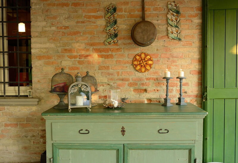 Villa Tombolina: villa-tombolina-colli-al-metauro-pesaro-urbino-esterno-struttura-dettaglio