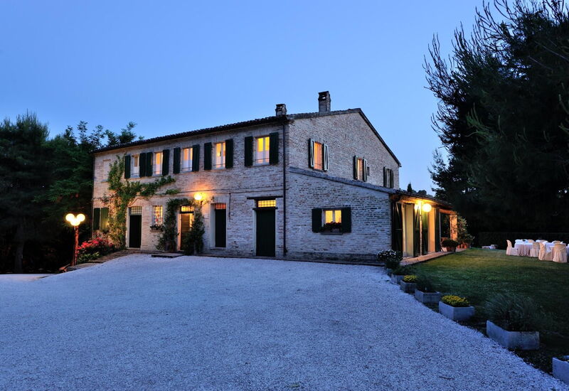 Villa Tombolina: villa-tombolina-colli-al-metauro-pesaro-urbino-esterno-struttura