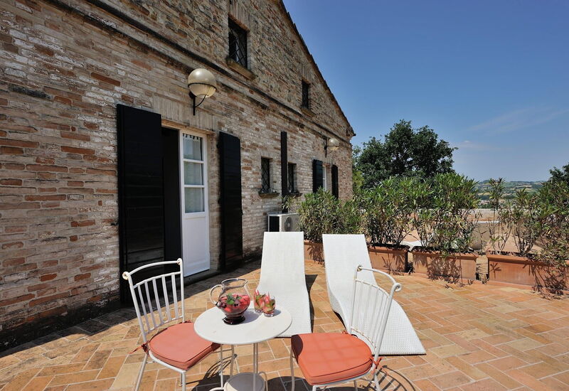 Villa Tombolina: villa-tombolina-colli-al-metauro-pesaro-urbino-terrazza
