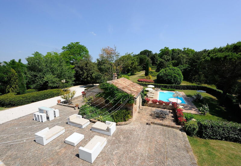 Villa Tombolina: villa-tombolina-colli-al-metauro-pesaro-urbino-vista-piscina