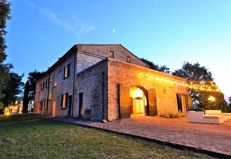 Villa Tombolina: villa-tombolina-colli-al-metauro-pesaro-urbino-esterno-struttura
