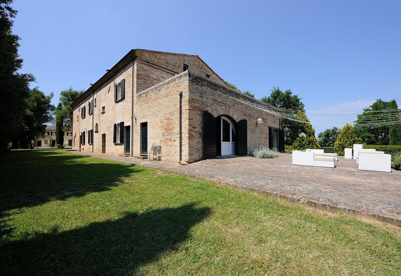 Villa Tombolina: villa-tombolina-colli-al-metauro-pesaro-urbino-esterno-struttura