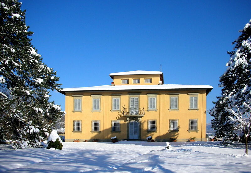 Villa i Delfini: Außen