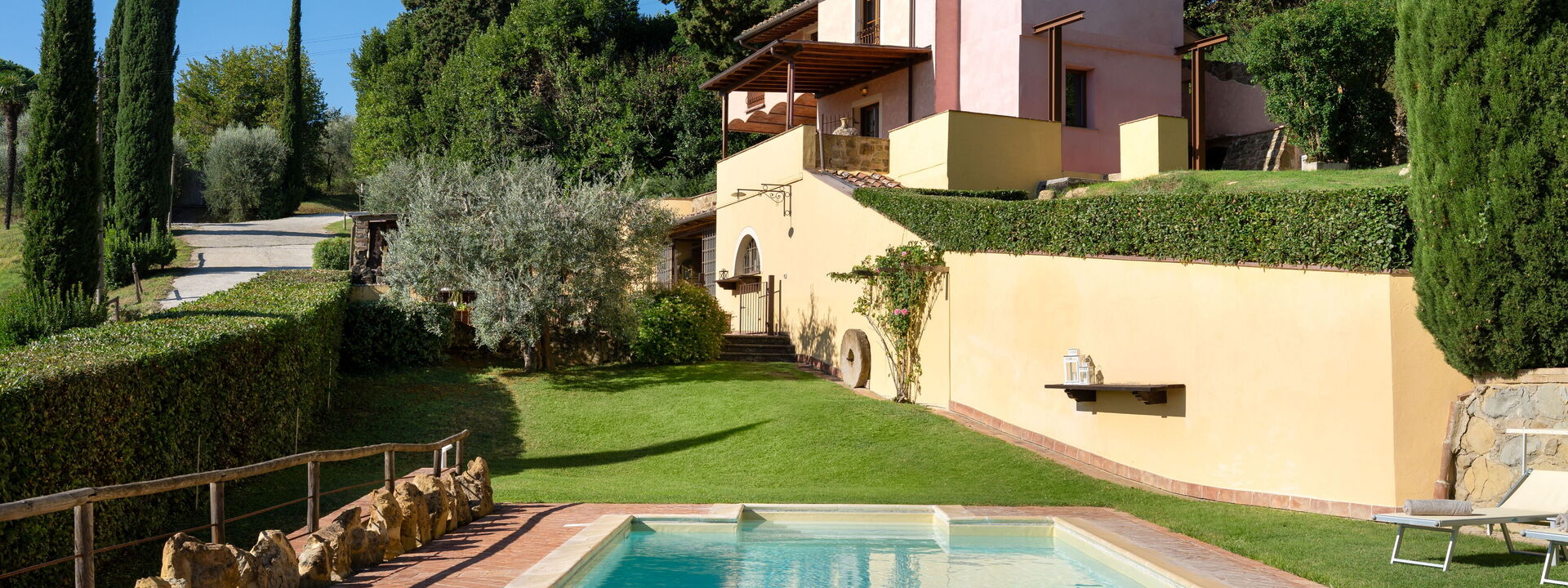 Villa Sunshine: Automne, bassin, Été, Printemps