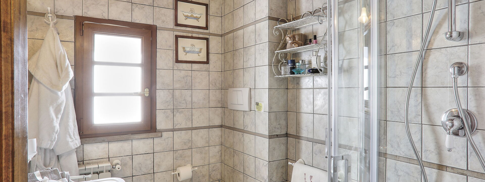 Villa Sunshine: Autunno, Bagno, Estate, Primavera