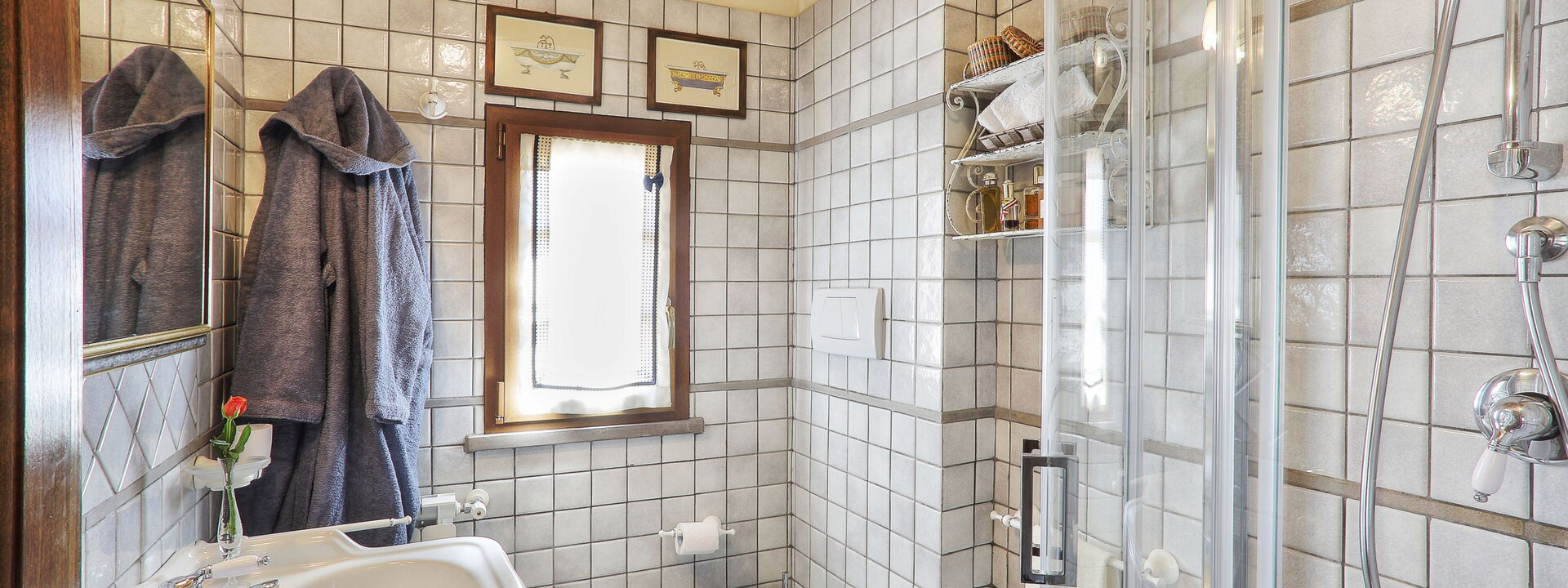 Villa Sunshine: Autunno, Bagno, Estate, Primavera