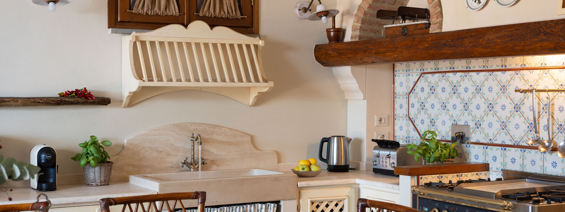 Villa Sunshine: Automne, Cuisine, Été, Printemps, Salle à manger